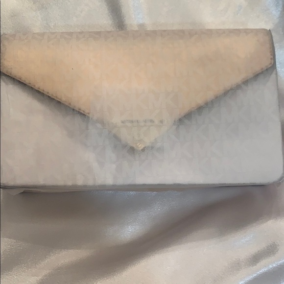 NWT Michael Kors Envelope Clutch/Crossbody - Picture 2 of 16